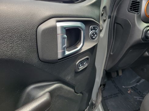 Used 2021 Jeep Gladiator Mojave w/ Cold Weather Group AWD/4WD image 18