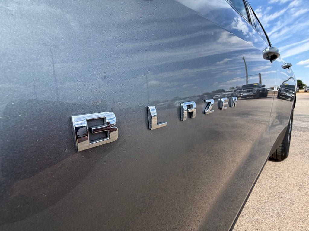 Used 2025 Chevrolet Blazer LT FWD image 15