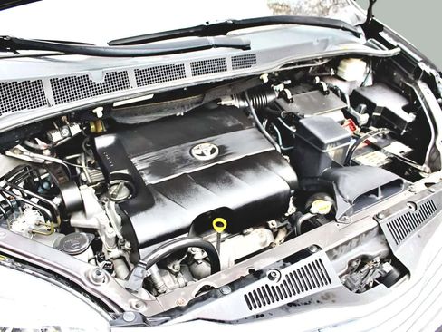 Used 2011 Toyota Sienna Limited image 43