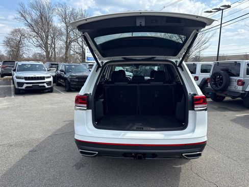 Used 2025 Volkswagen Atlas SE image 34