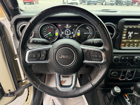 Used 2022 Jeep Wrangler Unlimited Sahara w/ Cold Weather Group AWD/4WD image 24