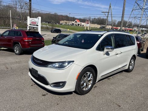 Used 2020 Chrysler Pacifica Limited FWD image 8