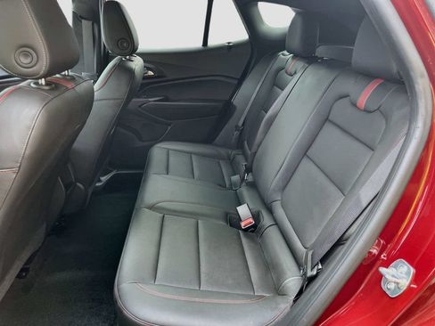 Used 2025 Chevrolet Trax RS FWD image 23