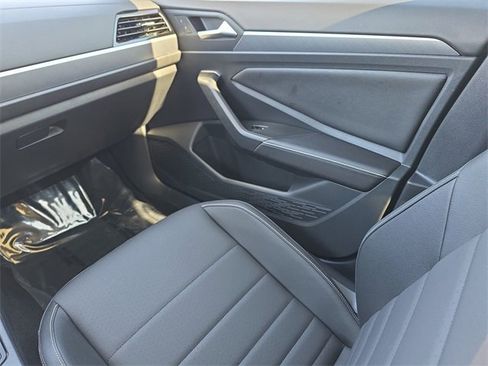 Certified 2024 Volkswagen Jetta SE image 15