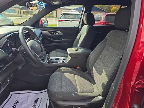 Used 2023 Chevrolet Traverse LT image 7