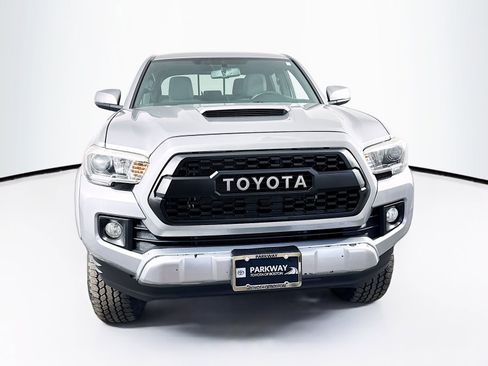 Used 2017 Toyota Tacoma TRD Sport w/ Premium & Technology Package image 2
