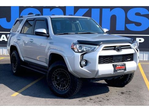 Used 2024 Toyota 4Runner SR5 AWD/4WD image 2