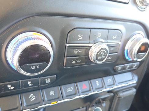 Used 2021 GMC Sierra 1500 SLT w/ SLT Convenience Package image 27