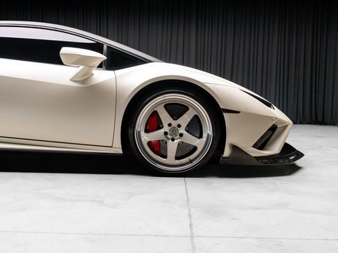 Used 2021 Lamborghini Huracan EVO RWD image 34