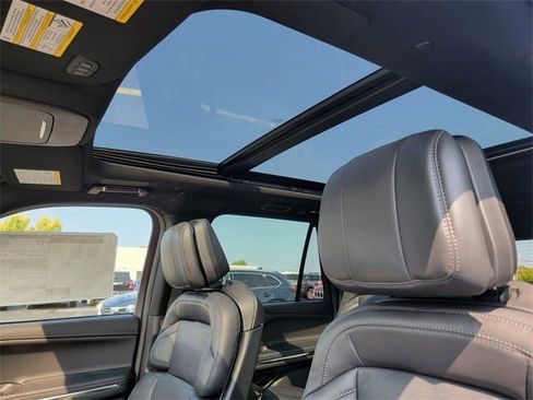 New 2025 Lincoln Navigator Reserve w/ Jet Appearance Package image 4