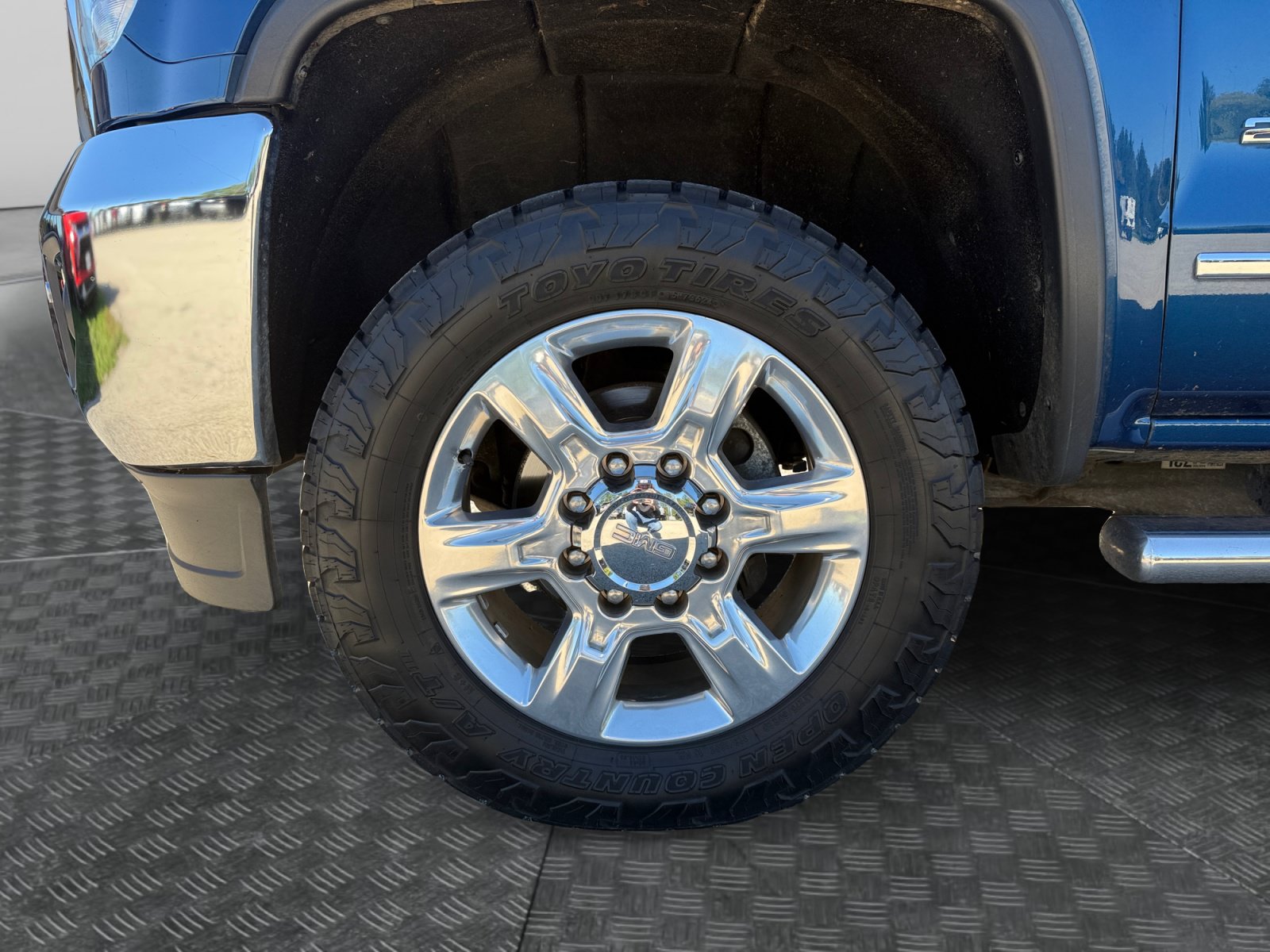 Used 2018 GMC Sierra 2500 SLT w/ Duramax Plus Package AWD/4WD image 14
