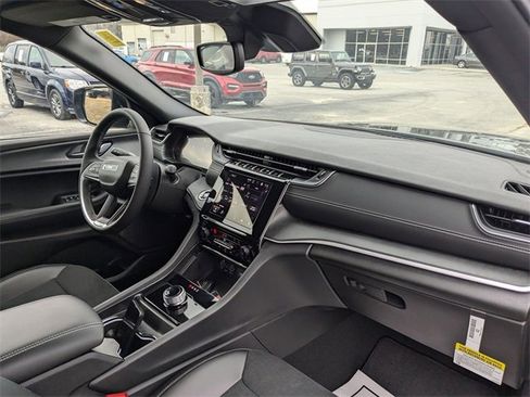 New 2024 Jeep Grand Cherokee L Laredo image 44