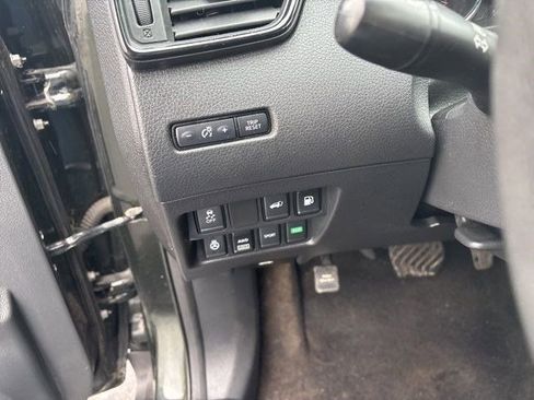 Used 2018 Nissan Rogue SV w/ Premium Package image 19