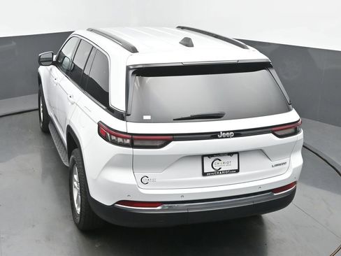 Used 2024 Jeep Grand Cherokee Laredo image 41