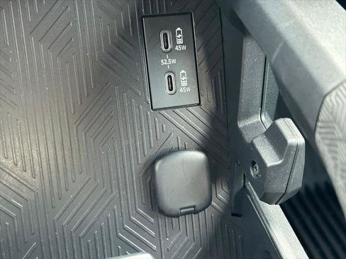 Certified 2025 Toyota Tacoma SR5 AWD/4WD image 30