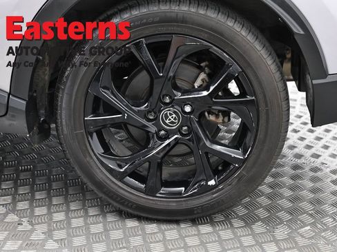 Used 2019 Toyota C-HR Limited FWD image 33