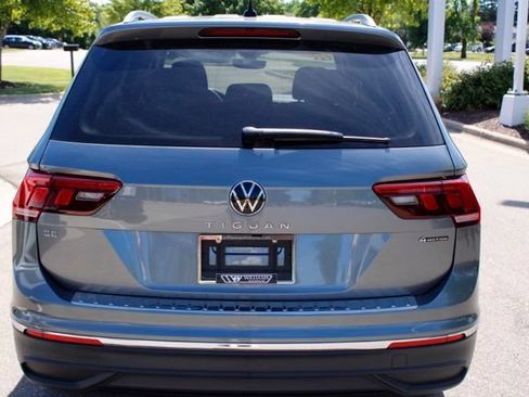 Used 2023 Volkswagen Tiguan SE w/ Panoramic Sunroof Package AWD/4WD image 4