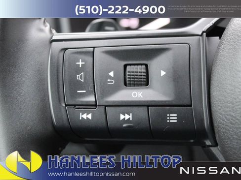 Used 2025 Nissan Rogue SV image 27