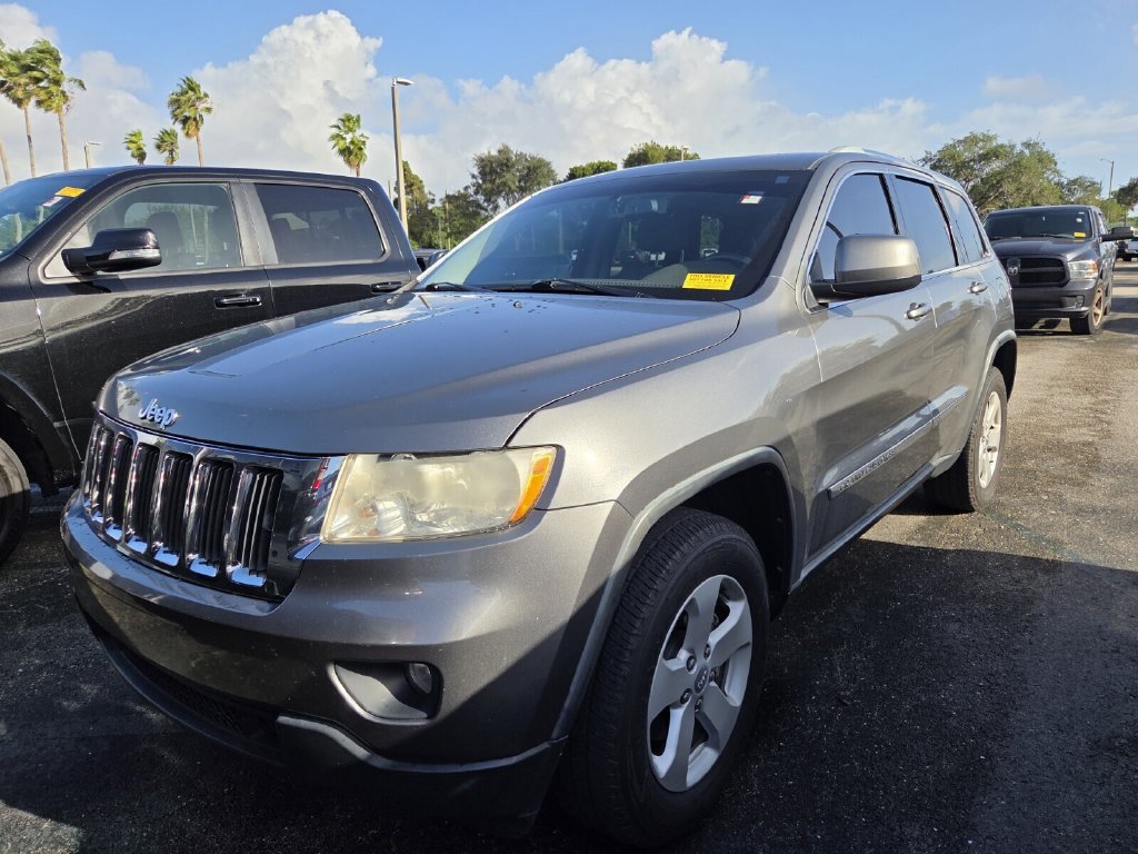 Used 2011 Jeep Grand Cherokee Laredo RWD image 3