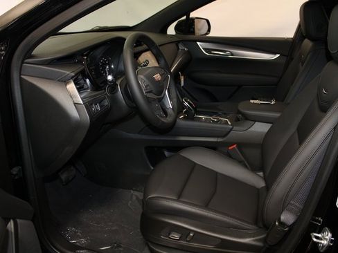 New 2025 Cadillac XT5 Luxury image 4