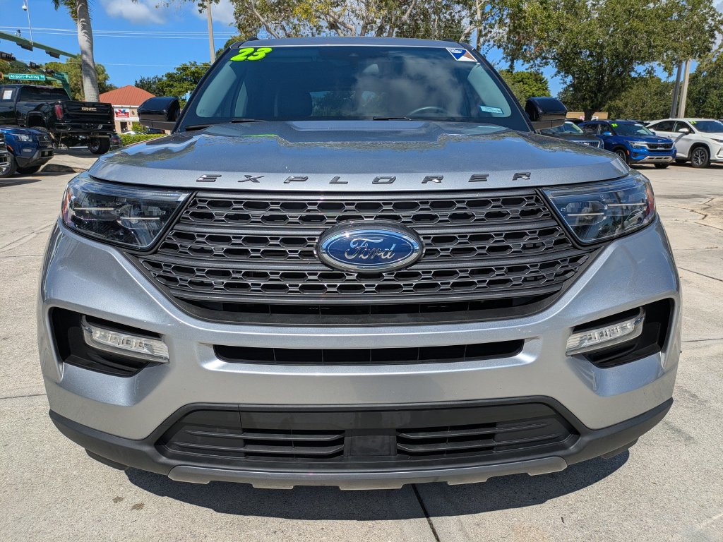 Used 2023 Ford Explorer XLT w/ Equipment Group 202A RWD image 8