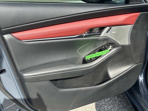 Used 2025 MAZDA MAZDA3 2.5 S Hatchback w/ Premium Pkg image 18