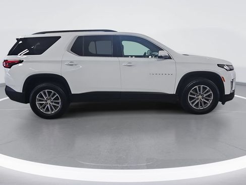 Certified 2023 Chevrolet Traverse LT FWD image 2