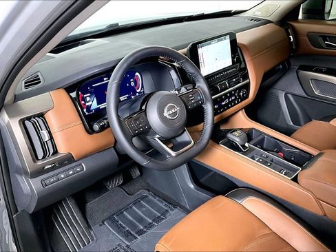 Used 2024 Nissan Pathfinder Platinum image 13