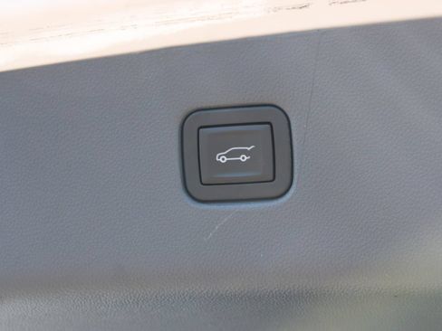 Used 2020 Chevrolet Blazer LT w/ Sound & Technology Package FWD image 16