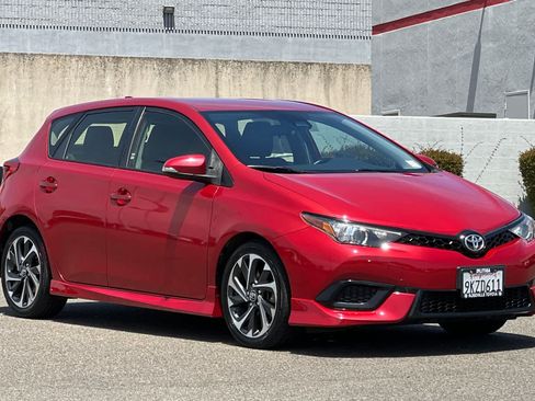 Certified 2018 Toyota Corolla iM w/ Carpet Mat Package (TMS) FWD image 5