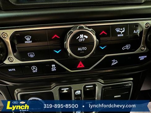 Used 2018 Jeep Wrangler Unlimited Sahara image 13