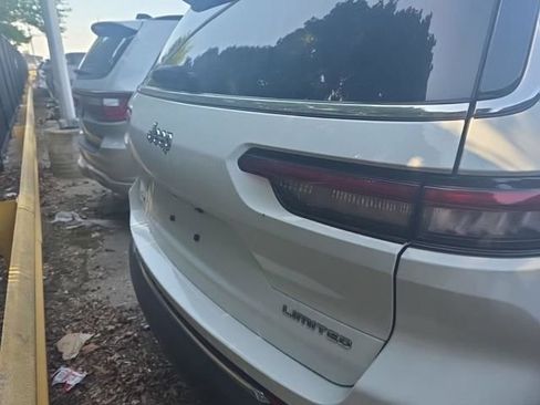Used 2023 Jeep Grand Cherokee L Limited AWD/4WD image 13