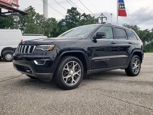 Used 2018 Jeep Grand Cherokee Limited AWD/4WD image 8
