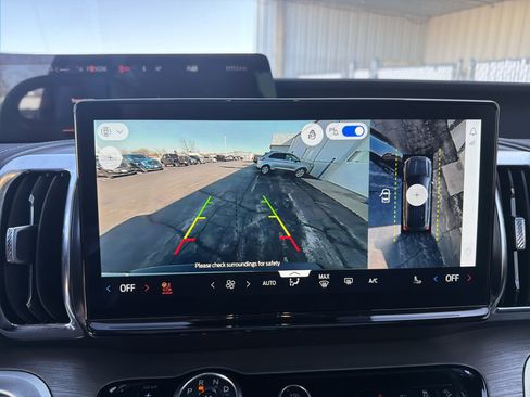 Certified 2025 Ford Expedition Platinum image 57