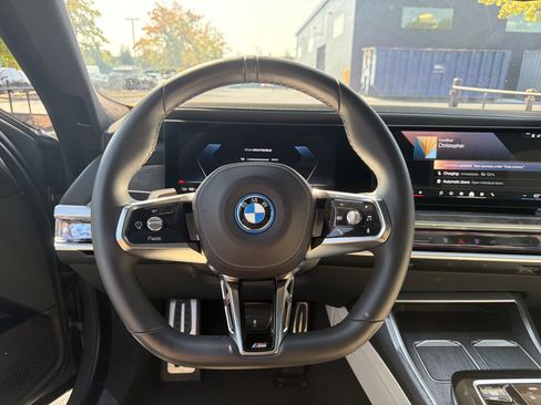 Used 2023 BMW i7 xDrive60 AWD/4WD image 17