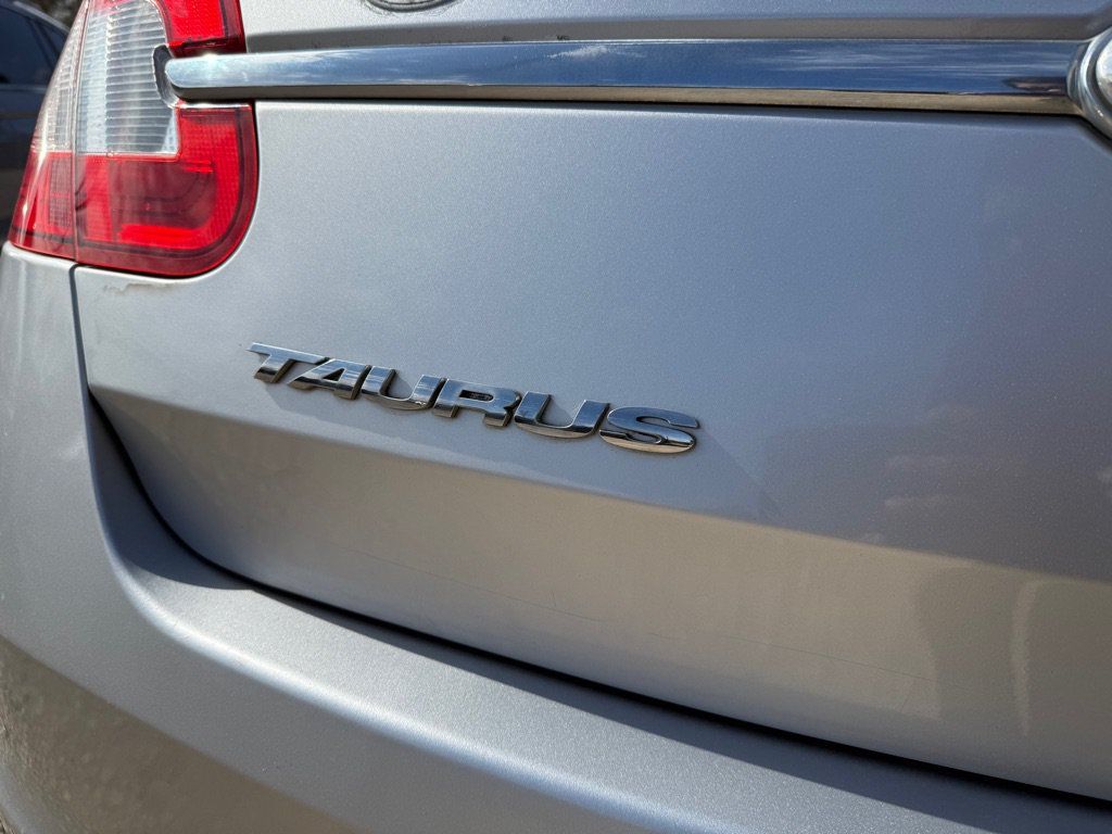 Used 2012 Ford Taurus SE FWD image 27