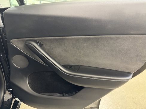 Used 2023 Tesla Model Y Long Range image 28