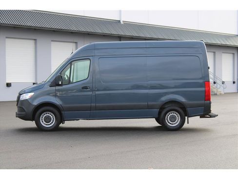 Used 2019 Mercedes-Benz Sprinter 144 image 2