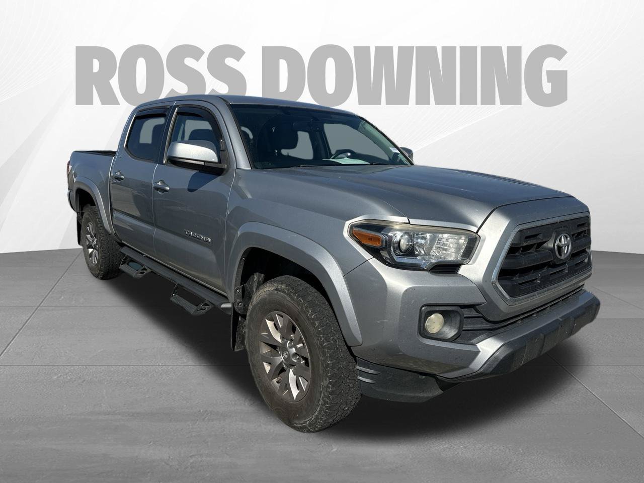 Used 2017 Toyota Tacoma SR5 w/ Tow Package RWD image 3