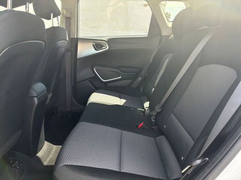 Used 2025 Kia Soul LX w/ LX Technology Package image 23