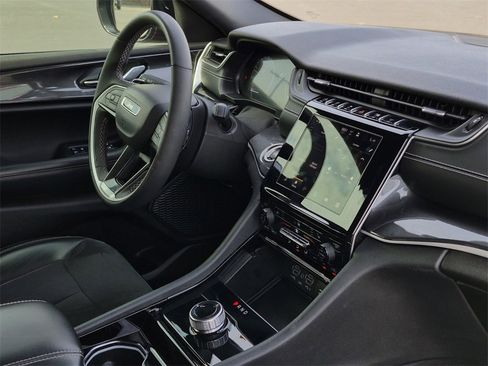 Used 2023 Jeep Grand Cherokee Altitude image 10