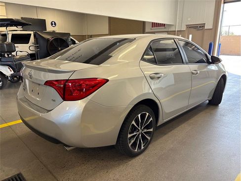 Used 2017 Toyota Corolla SE w/ Carpet Mat Package (TMS) FWD image 4