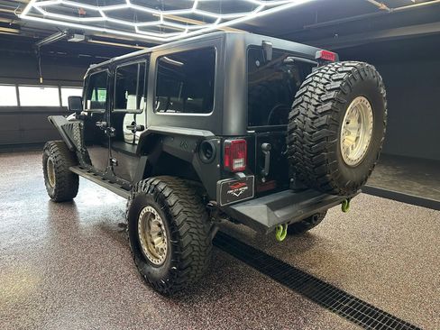 Used 2017 Jeep Wrangler Unlimited Rubicon AWD/4WD image 5