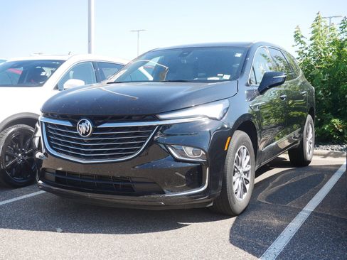 Used 2024 Buick Enclave Premium image 3
