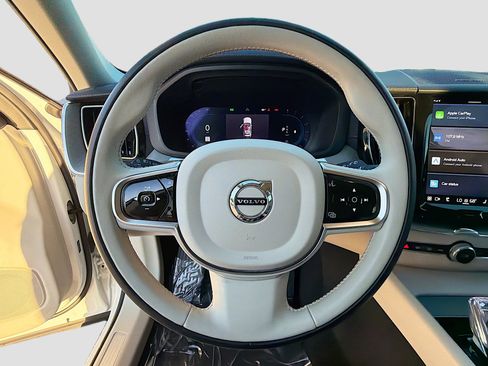 Used 2025 Volvo XC60 B5 Ultra w/ Climate Package image 39
