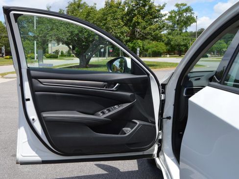Used 2018 Honda Accord LX image 12