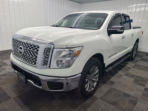 Used 2018 Nissan Titan SV w/ SV Convenience Package AWD/4WD image 6