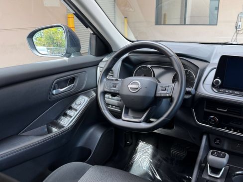 Used 2025 Nissan Rogue SV FWD image 30