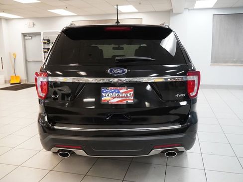 Used 2018 Ford Explorer XLT w/ Equipment Group 202A image 7