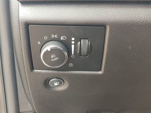Used 2018 Jeep Grand Cherokee Laredo RWD image 21